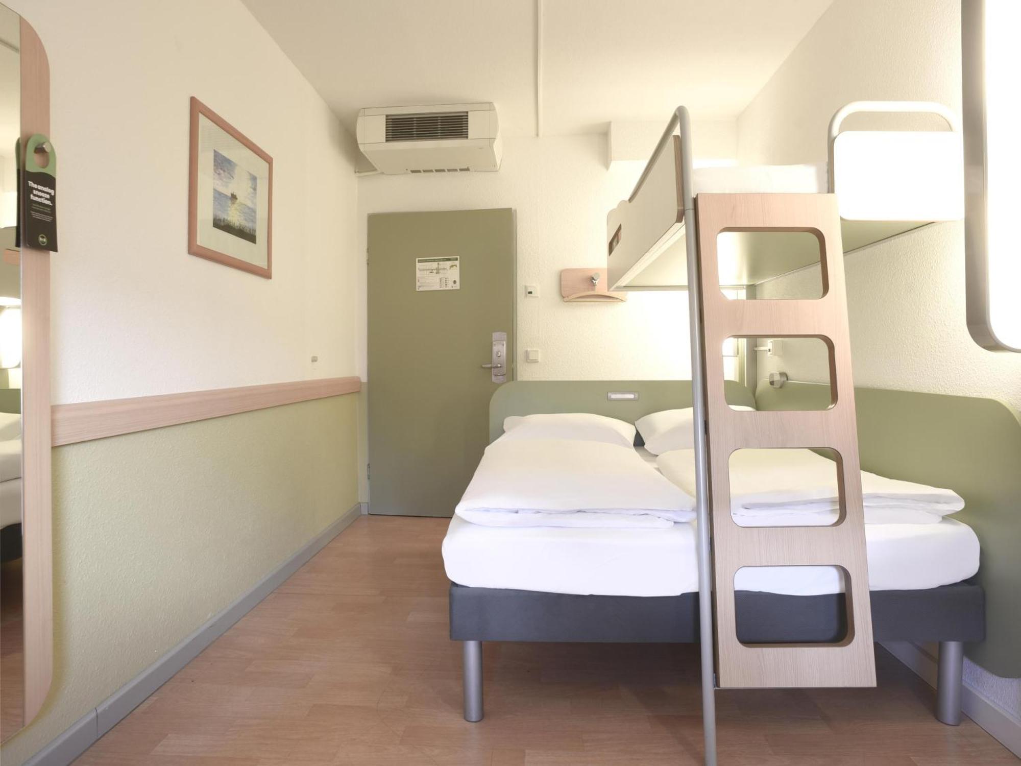 B&B Hotel Rostock-Broderstorf Екстериор снимка