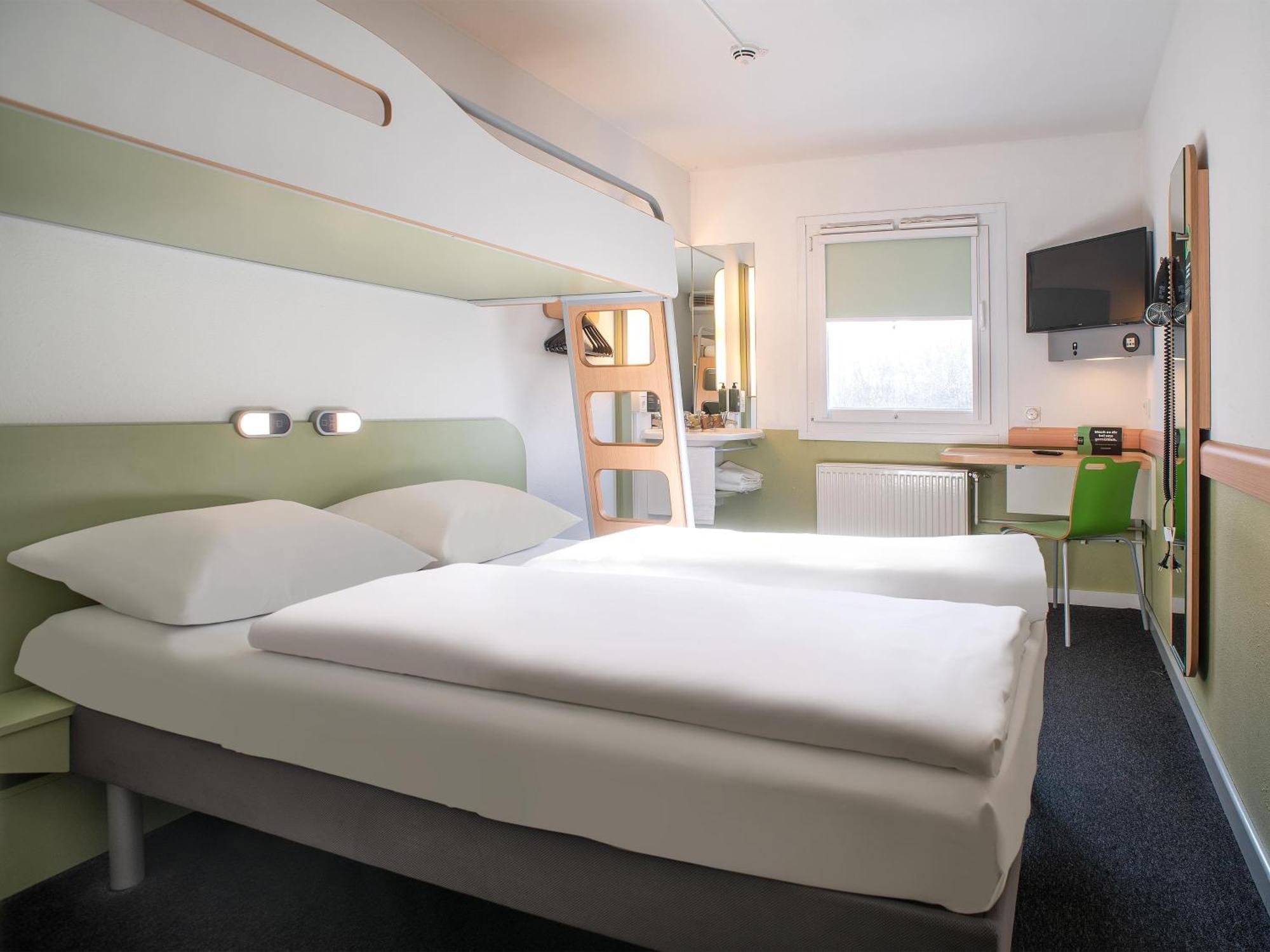 B&B Hotel Rostock-Broderstorf Екстериор снимка