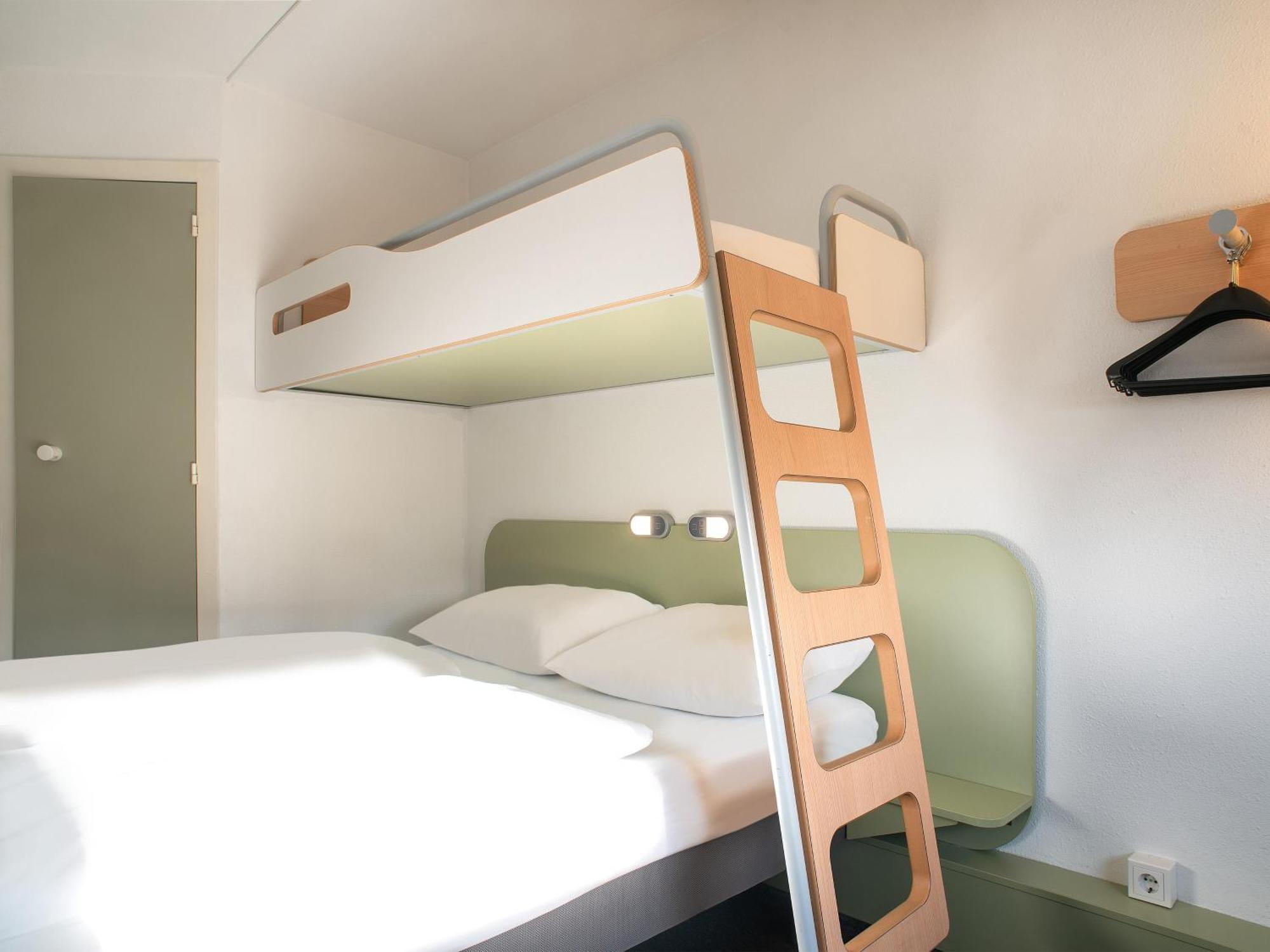 B&B Hotel Rostock-Broderstorf Екстериор снимка