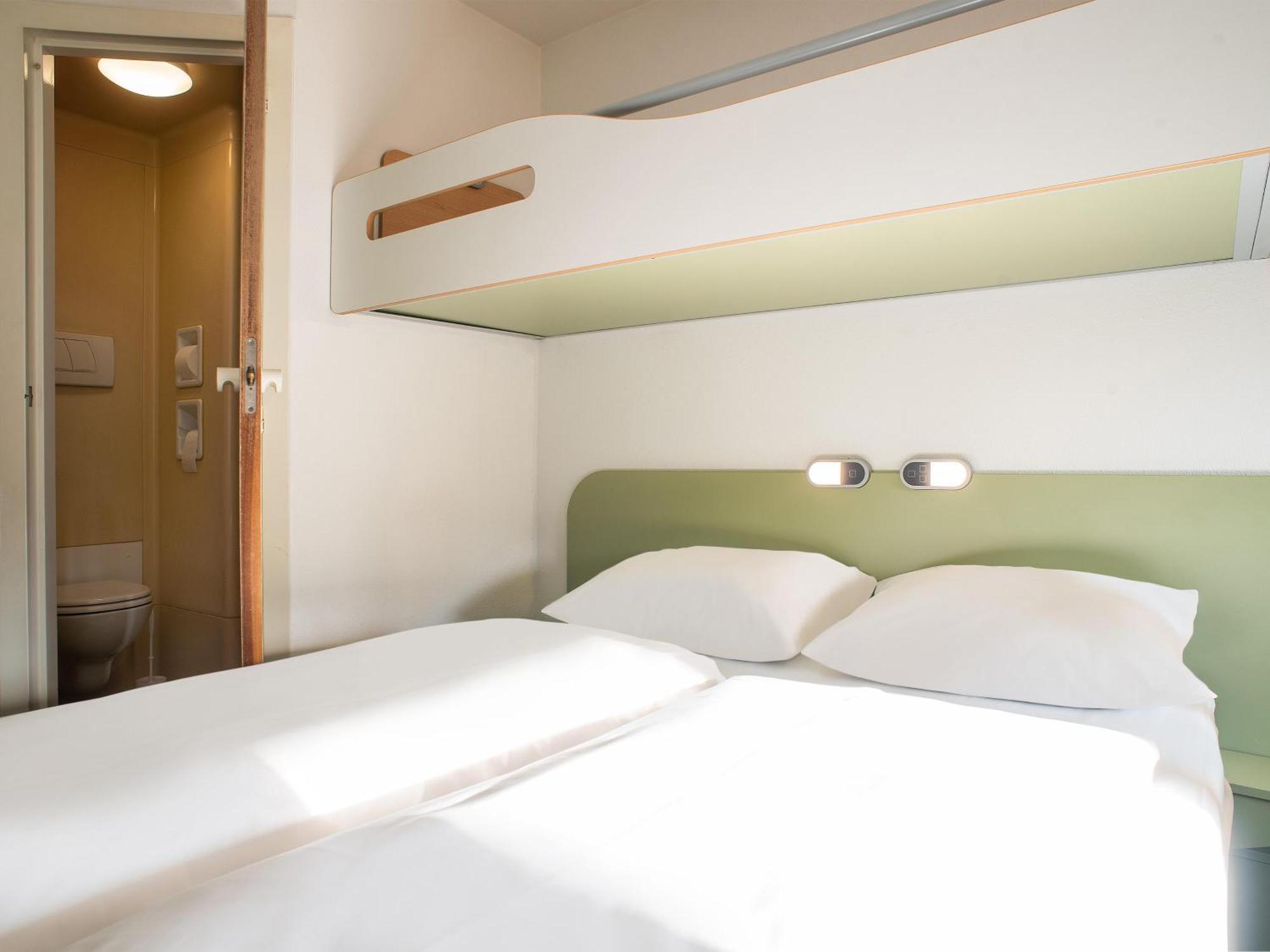 B&B Hotel Rostock-Broderstorf Екстериор снимка