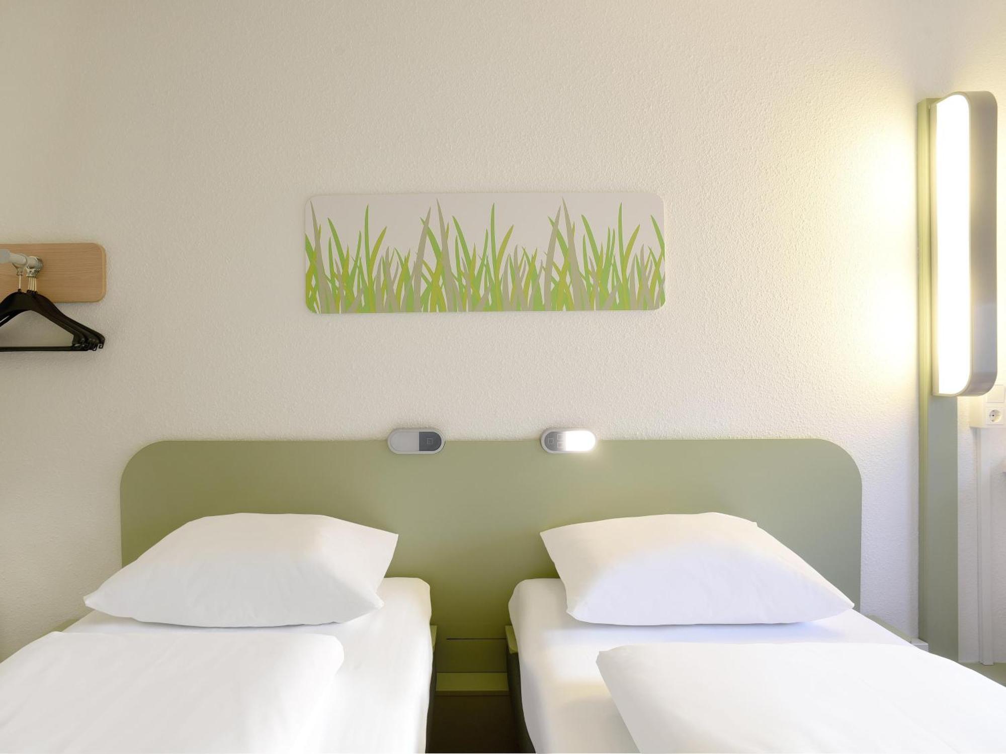 B&B Hotel Rostock-Broderstorf Екстериор снимка