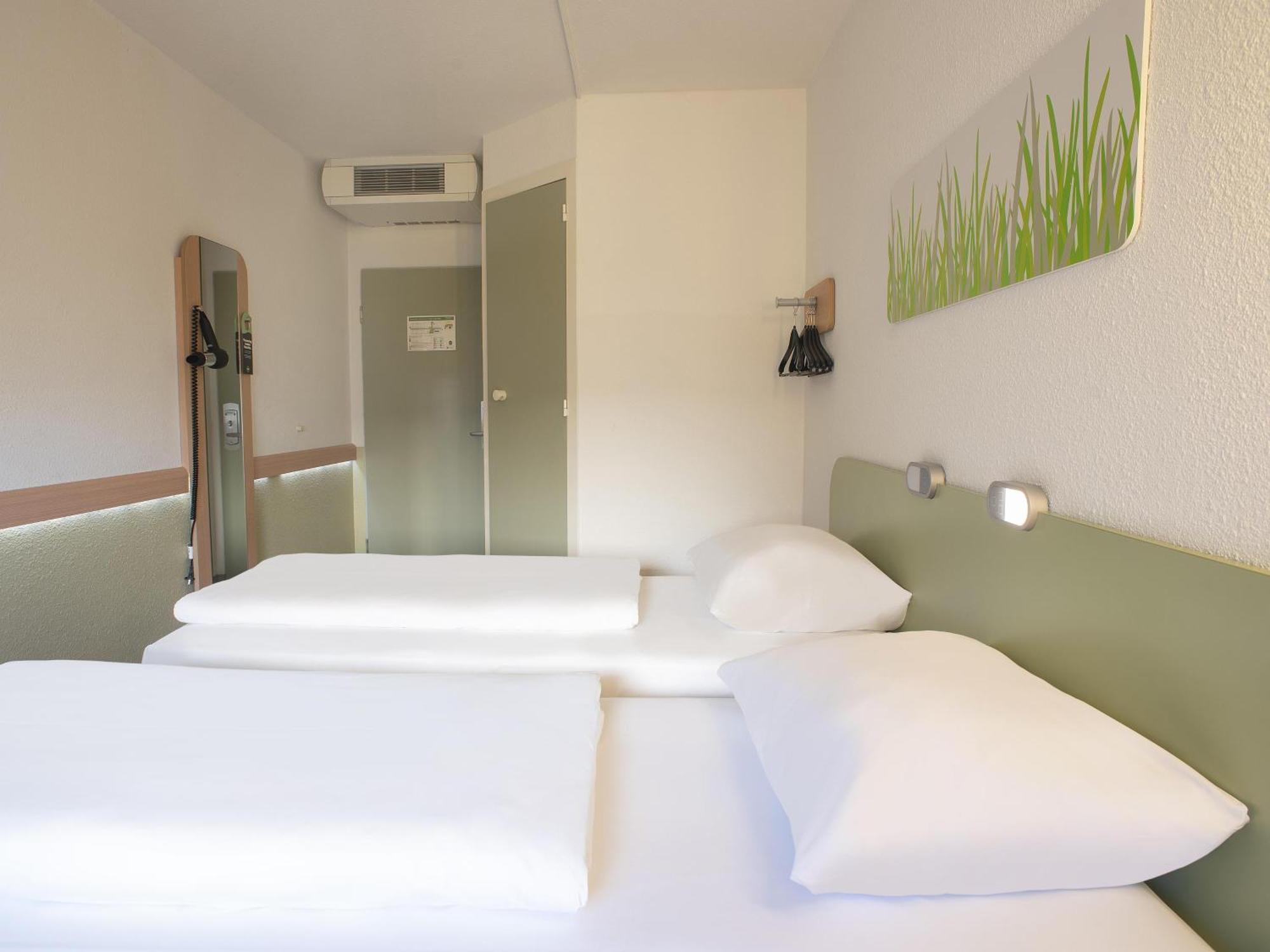B&B Hotel Rostock-Broderstorf Екстериор снимка