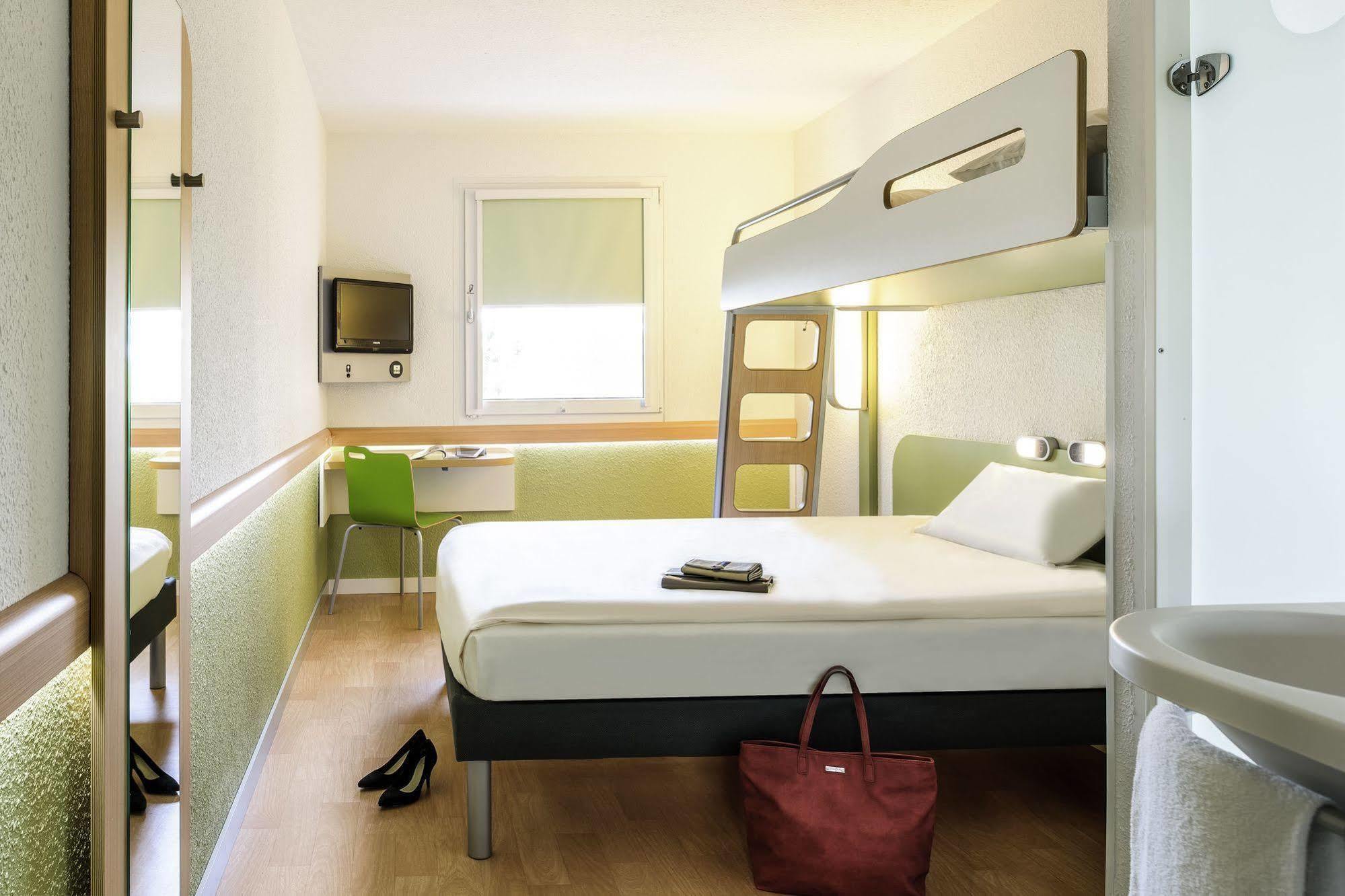 B&B Hotel Rostock-Broderstorf Екстериор снимка