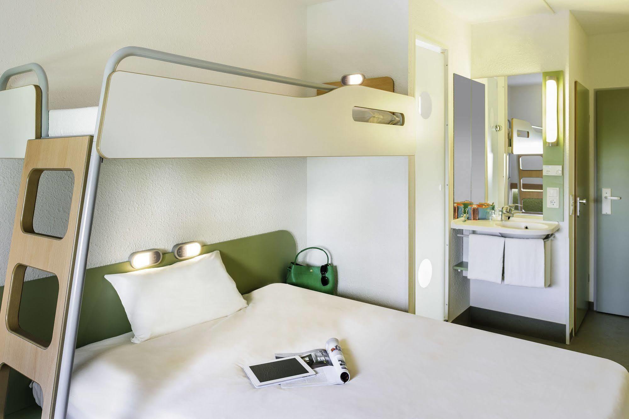 B&B Hotel Rostock-Broderstorf Екстериор снимка
